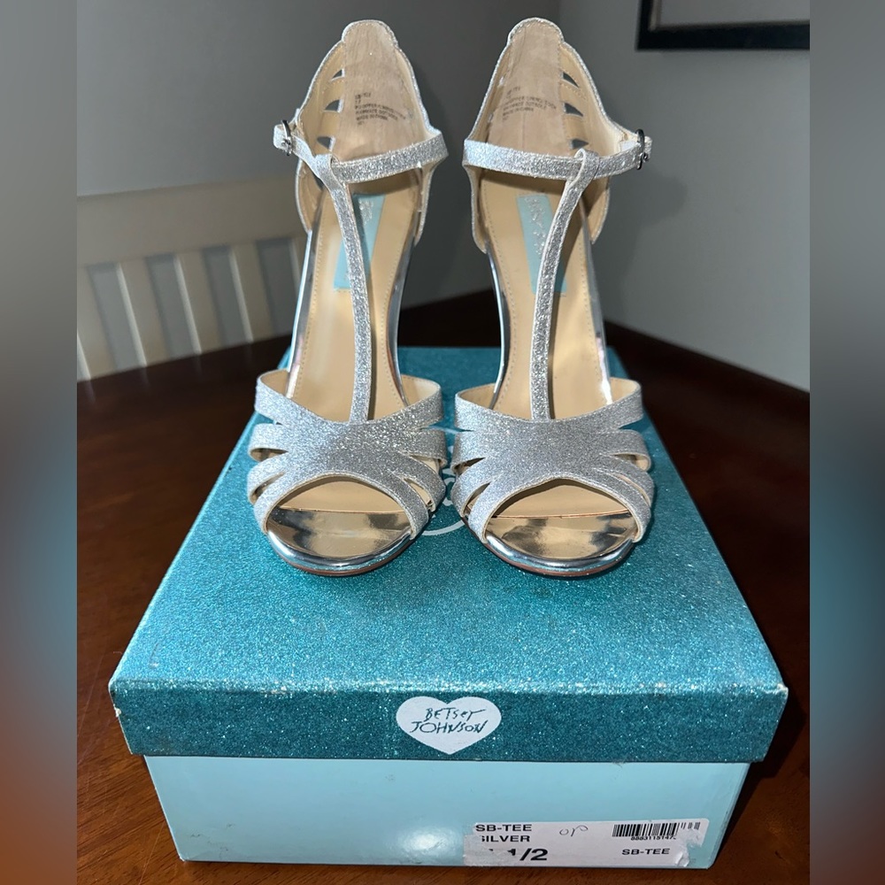 Blue by Betsy Johnson SB-Tee Silver Shoes - Picture 2 of 5